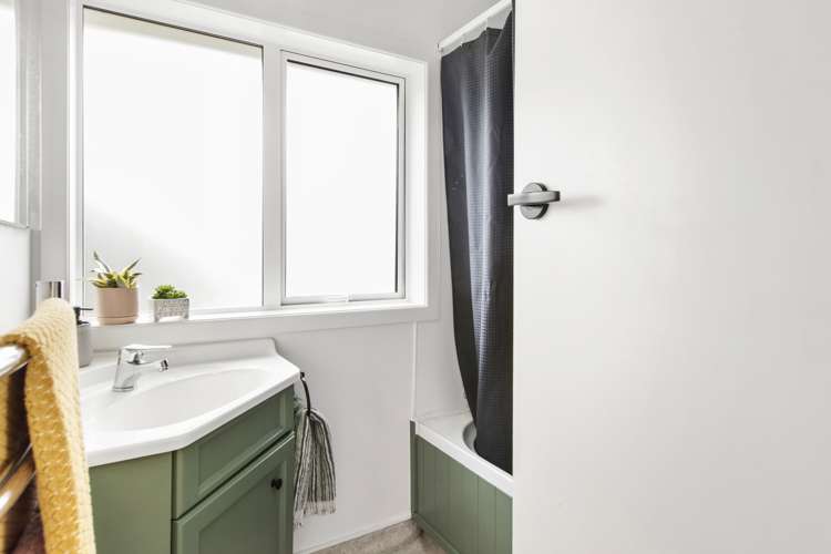 96 Lyall Parade Lyall Bay_13