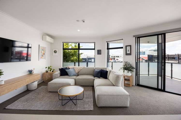 7/13 Vialou Street_4