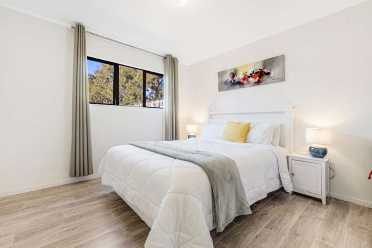 12 Sandrine Avenue Clover Park_15