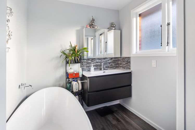 15 Sherratt Street West End_10