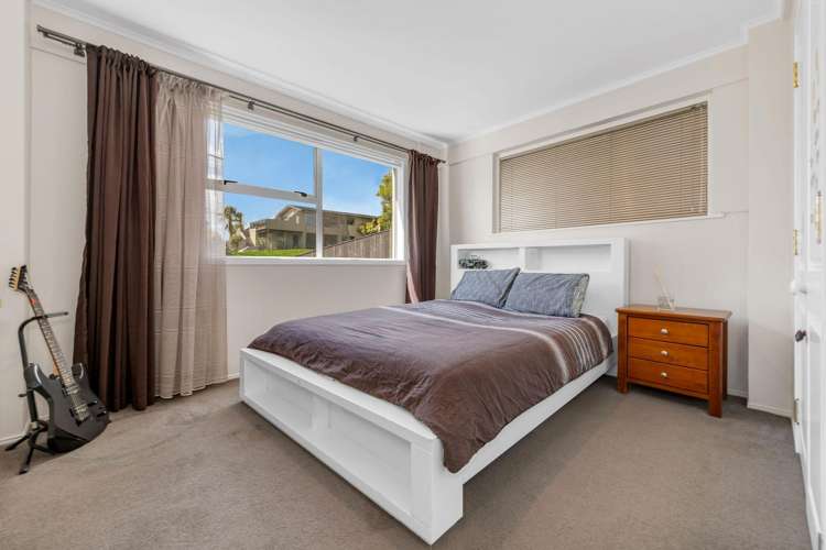 10 Charles Dickens Drive Mellons Bay_24