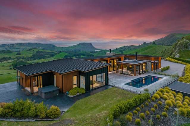 Executive Living with Unmatched Views – Kinloch