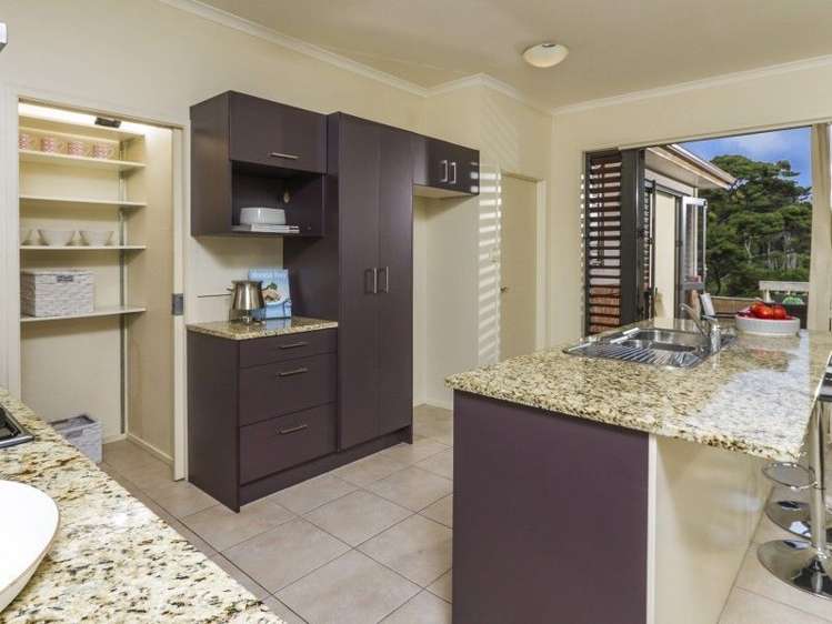 28 Greenbough Lane Greenhithe_5