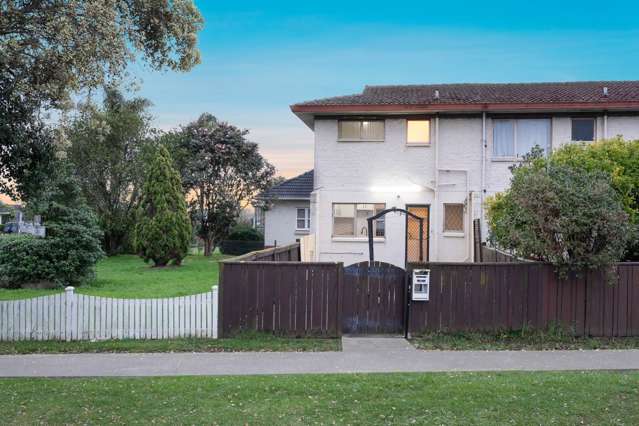 Prime Location in Papatoetoe!