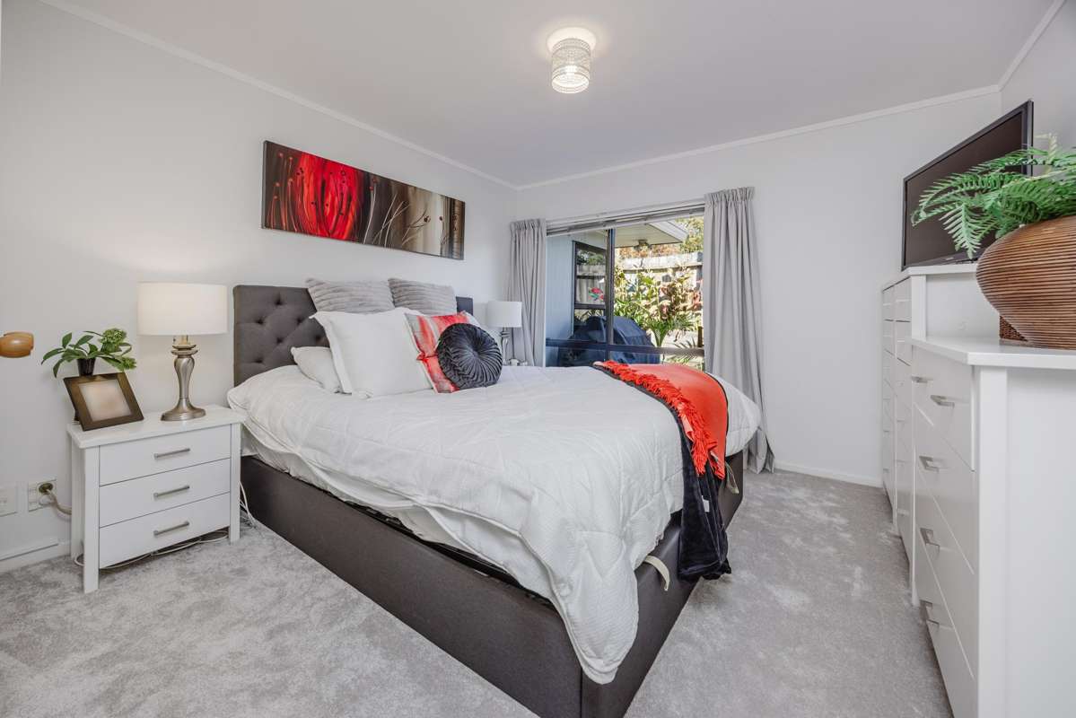 2/8 Lochend Place_5