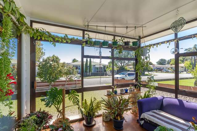 17 Henderson Crescent Onekawa_4