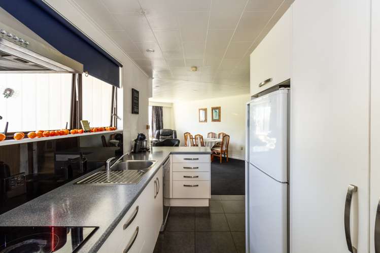 3/93 Riverbend Road Onekawa_2