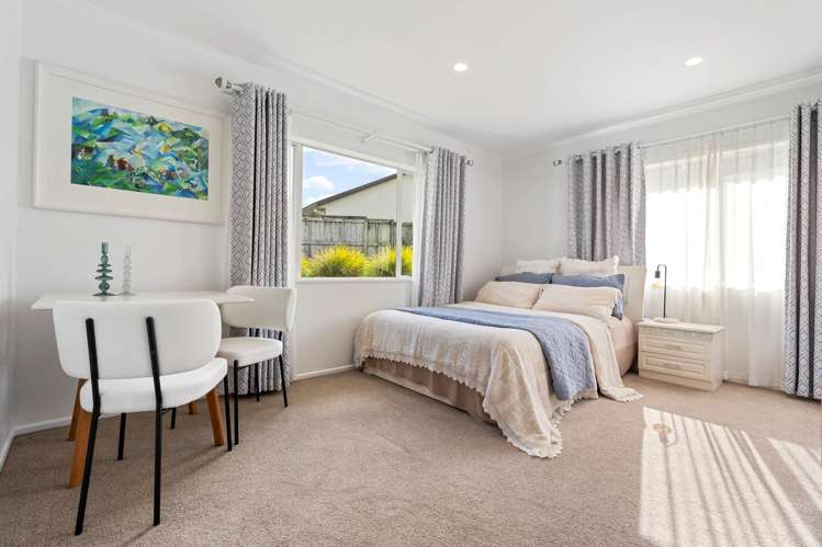 22 Windfall Grove Greenhithe_16