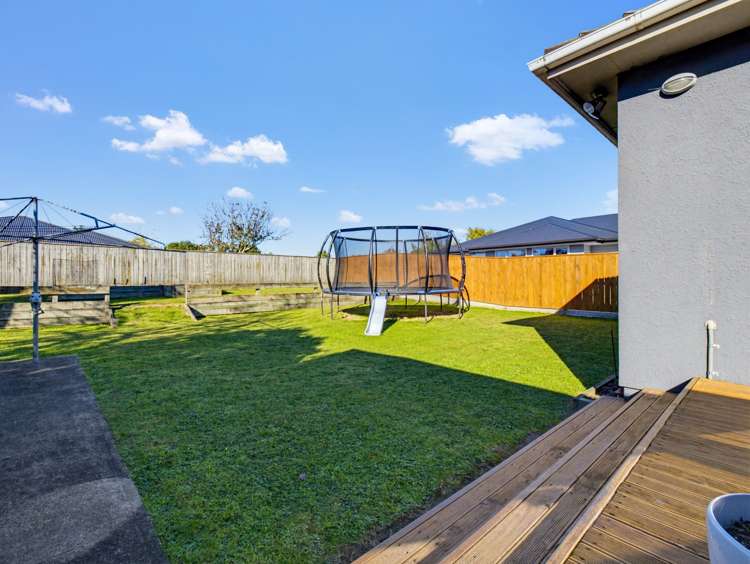 81 Guy Ave Takaro_23