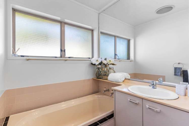 53 Centorian Drive Windsor Park_20