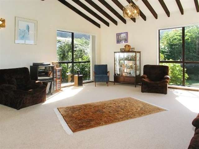 28 Peterhouse Street Tawa_3