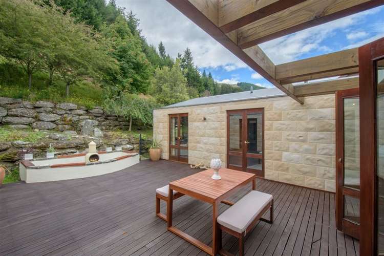 143 Wynyard Crescent Fernhill/Sunshine Bay_13