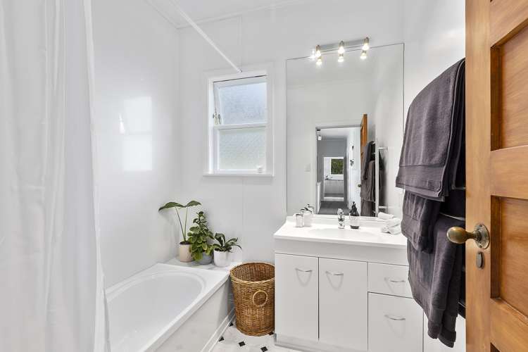 57 Kinghorne Street Strathmore Park_12