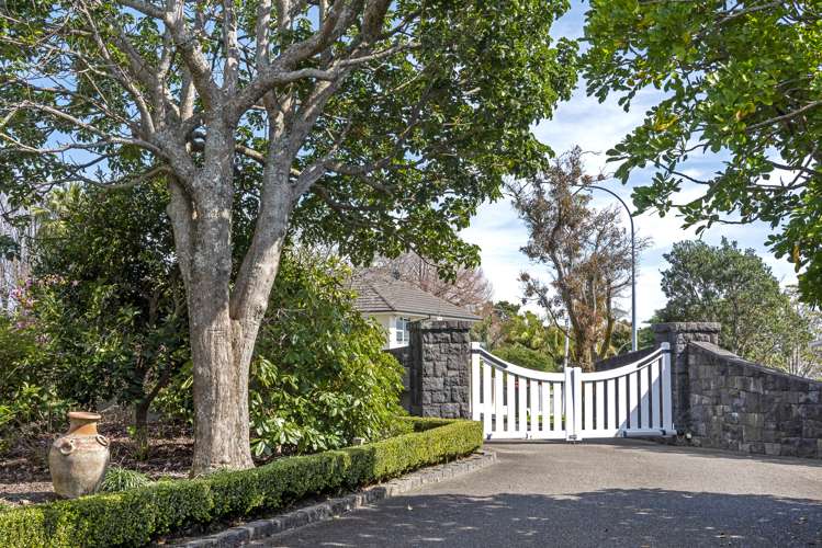 31 Seymour Road Mellons Bay_13