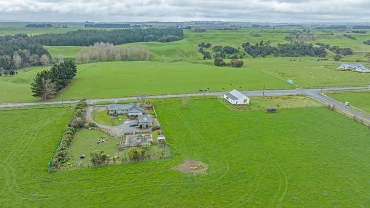 1911 Makino Road Halcombe_33