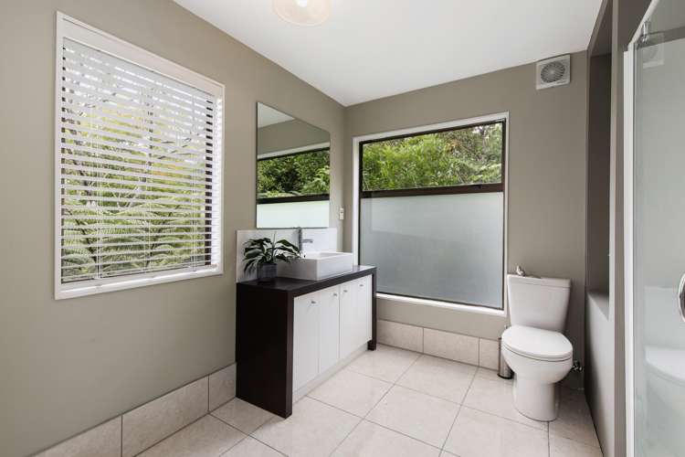 4 Lady Bell Grove Lowry Bay_12