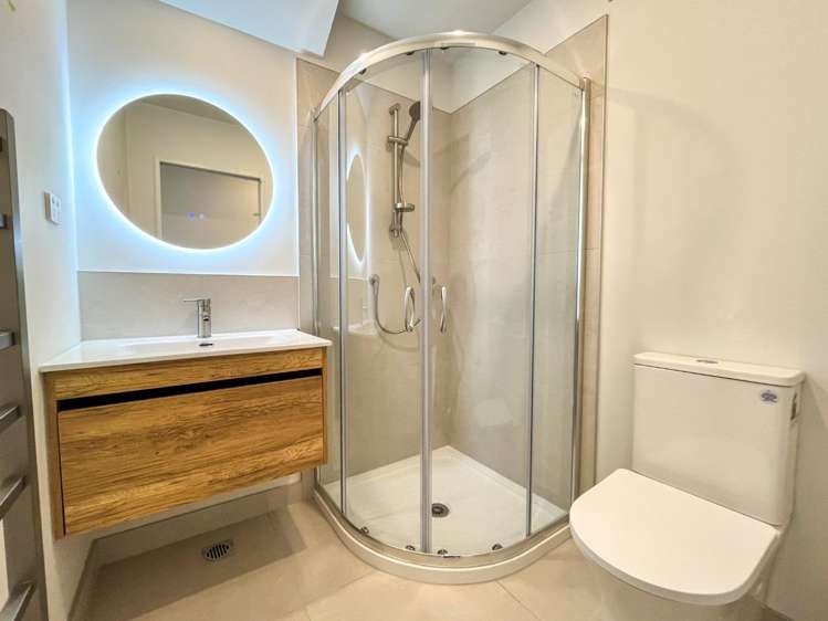 13/9 Aeroview Drive 1603_9