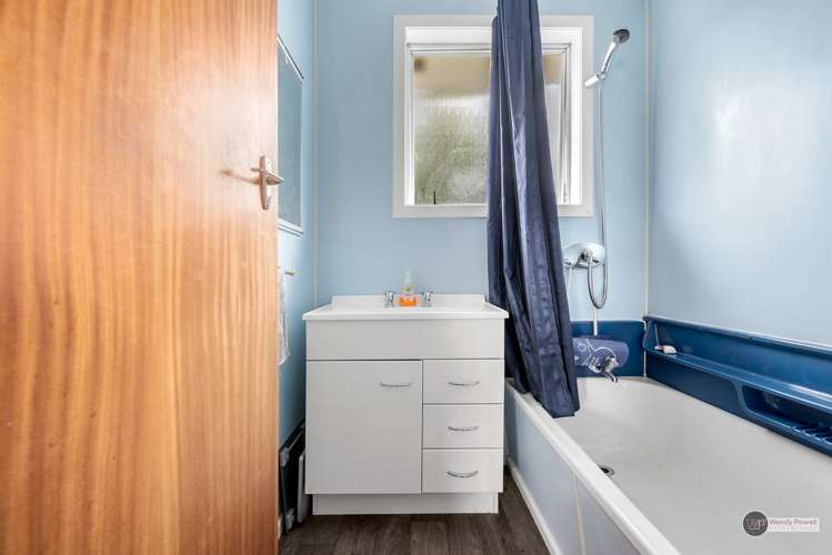 14 California Drive Totara Park_14