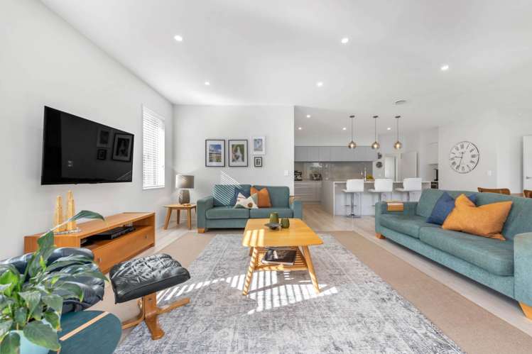 24 Lydiard Place Beachlands_13