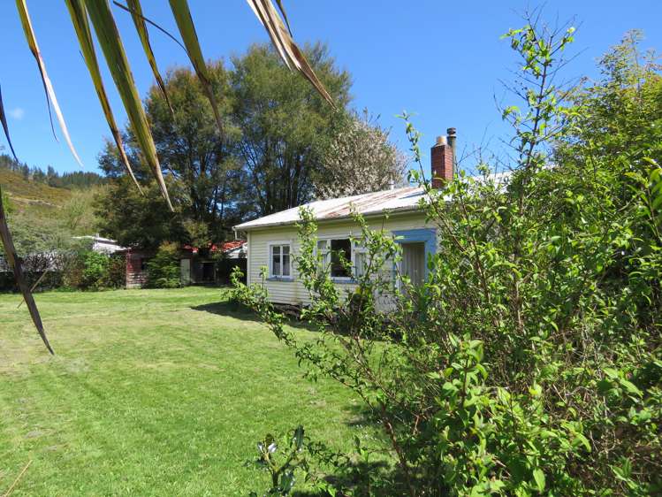 73 Shiel Street Reefton_16