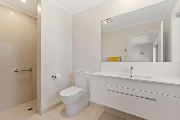 13 & 13a Te Awa Place Red Beach_22