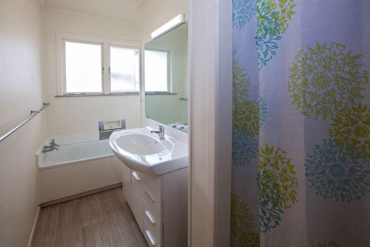 2f Golf Road Epsom_6