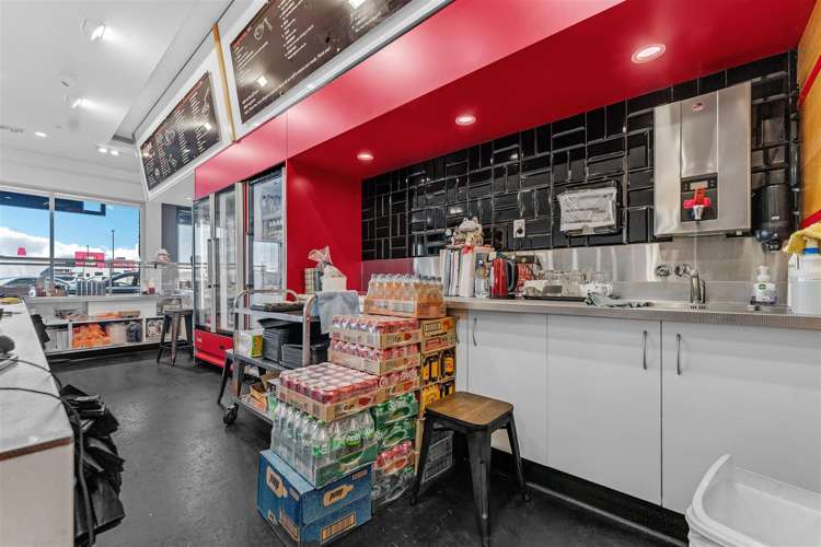 Shop 9, 1 John Goulter Drive Auckland Airport_7