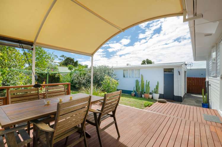 20 Tamariki Avenue Kelston_15