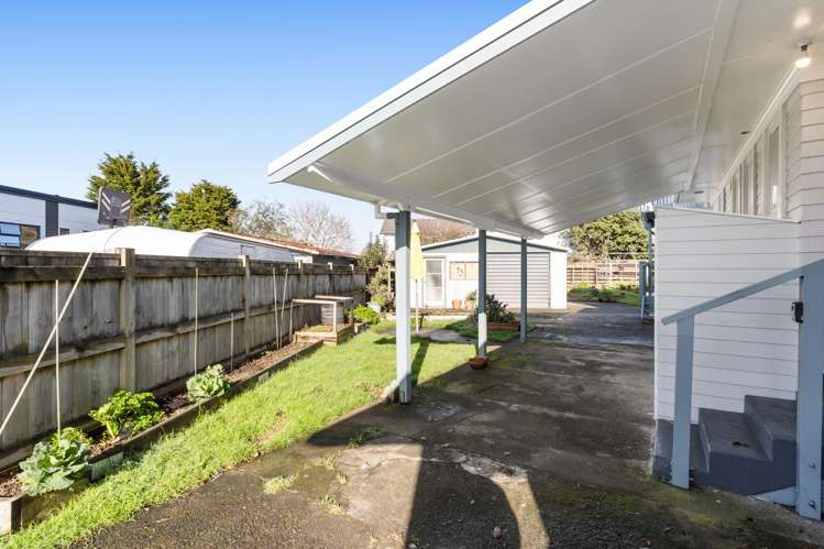8 Montmere Avenue Te Atatu Peninsula_19