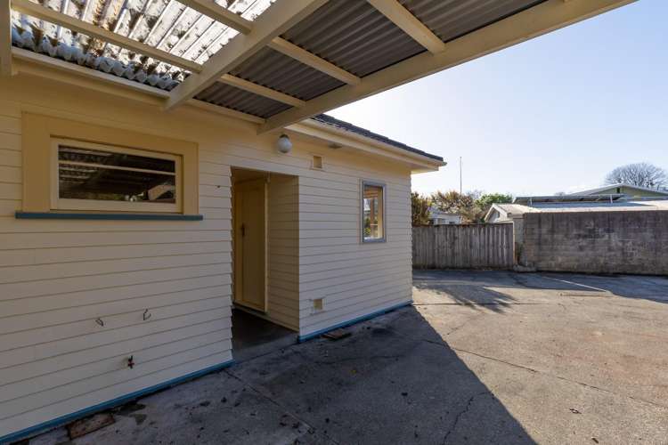 1/11 Sadlier Street Stoke_16