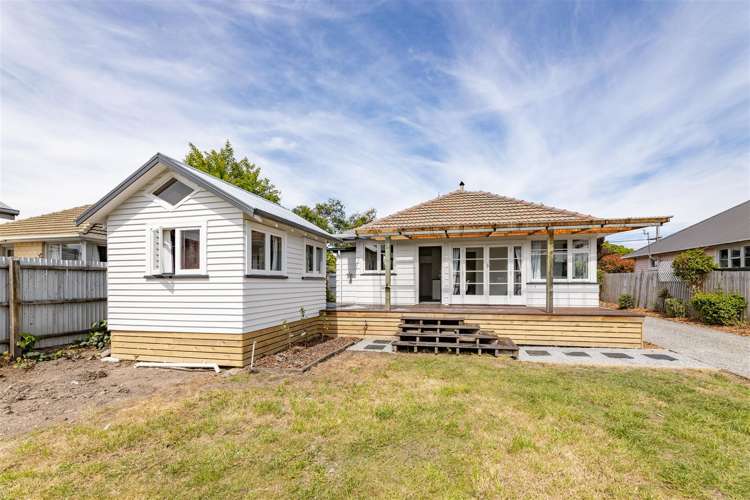 215 Breezes Road Aranui_11