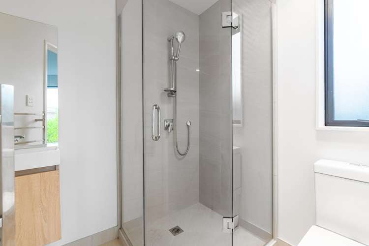 1/25 Vodanovich Road Te Atatu South_6