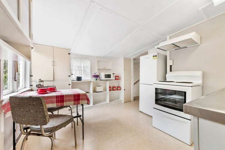 49 Roberts Road Te Atatu South_6