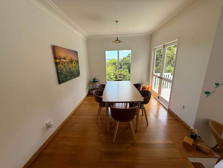 8 Highland Avenue Titirangi_6