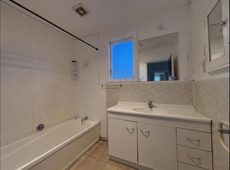 732 River Road Chartwell_28