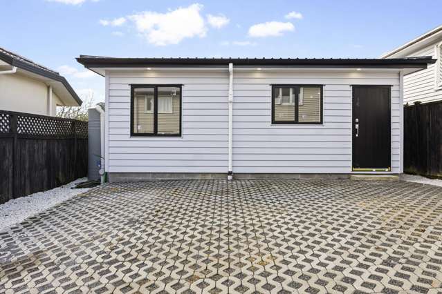 Perfect Single-level Standalone Starter Home!