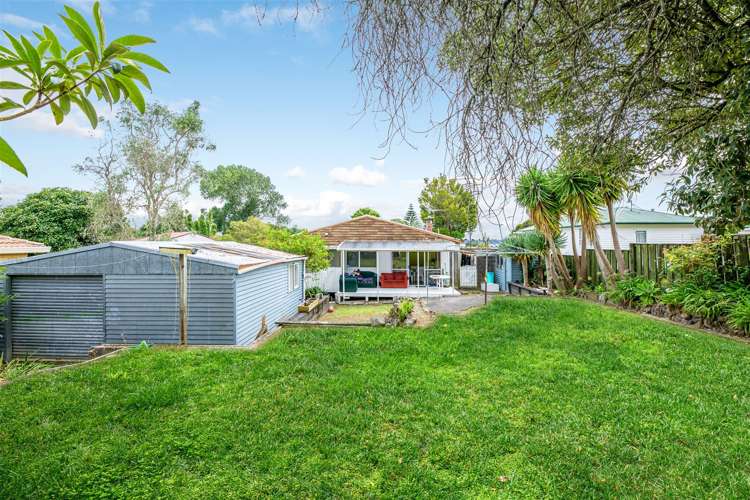 8 Christina Avenue Te Atatu South_1