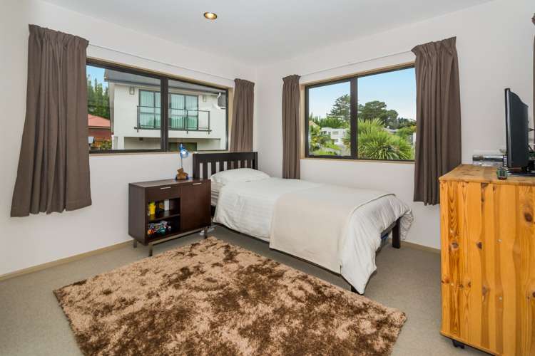 13 Fernbank Lane Greenhithe_16