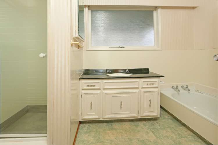 6 Wakeling Avenue Te Atatu South_9