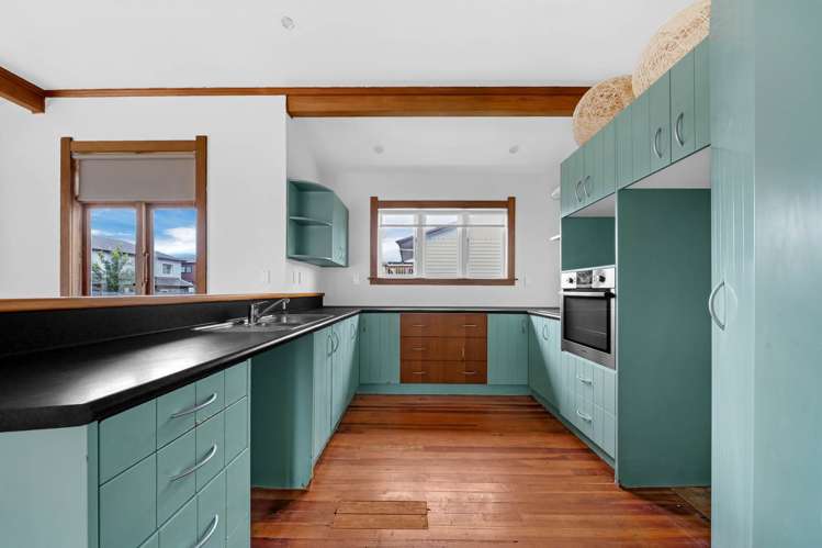 65 Beach Road Pahurehure_14