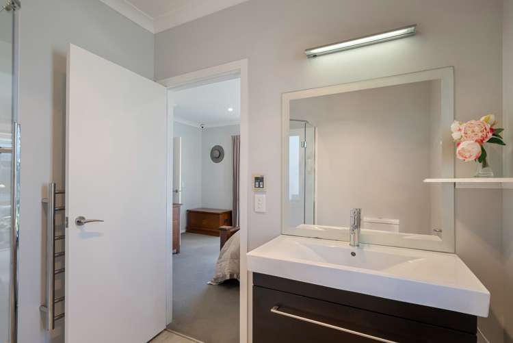 11 Paparoa Crescent Aotea_15