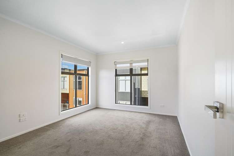 2/9 Vialou Street Hamilton Central_11