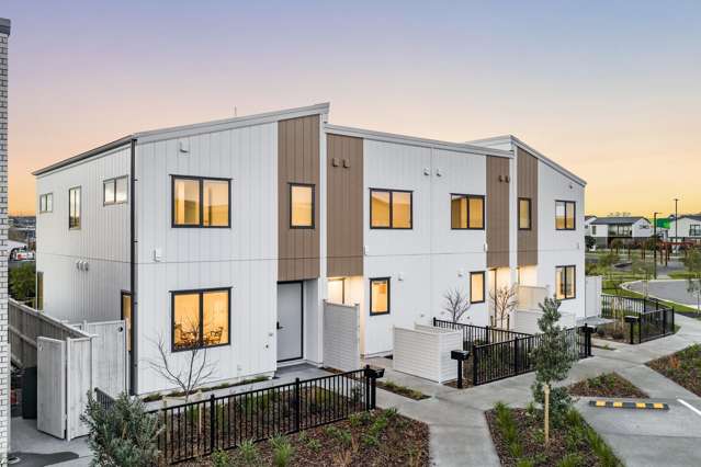 Stylish Three Bedroom Haven with Reserve Outlook