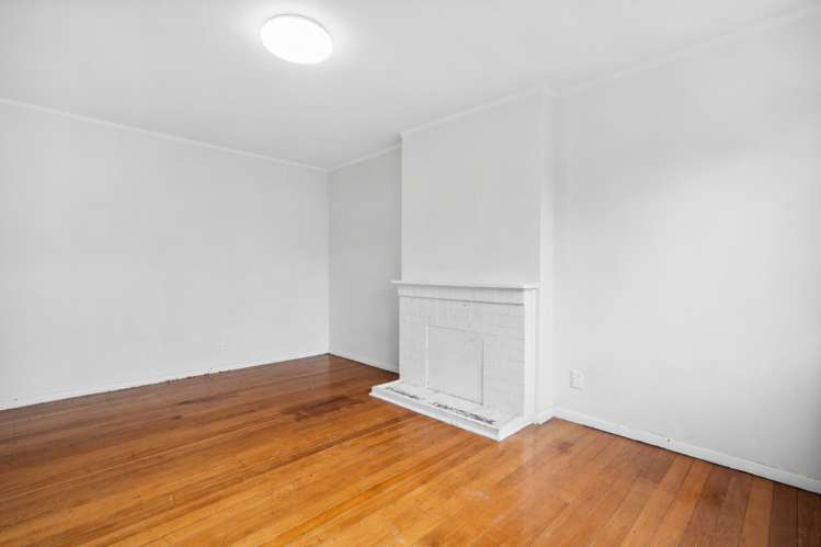 57 Hewer Crescent Naenae_4