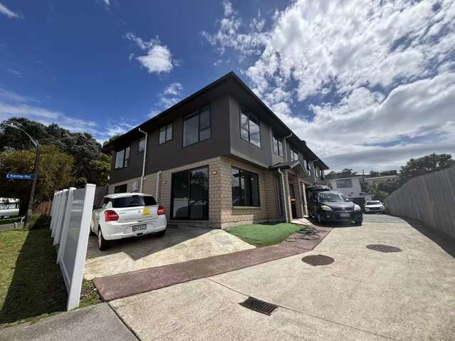 Modern 4-Bedroom Townhouse in Massey