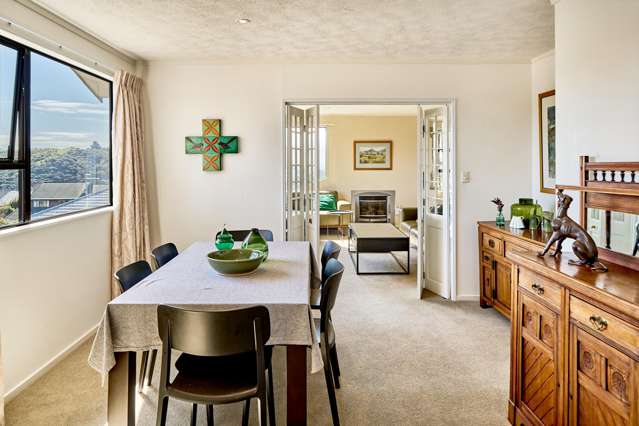 1 The Top Gallant Whitby_4