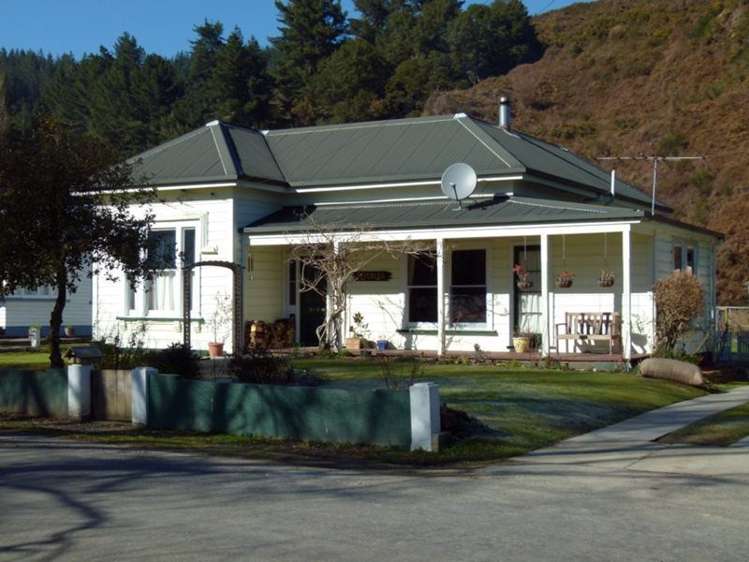 3 Rosstown Road Reefton_14