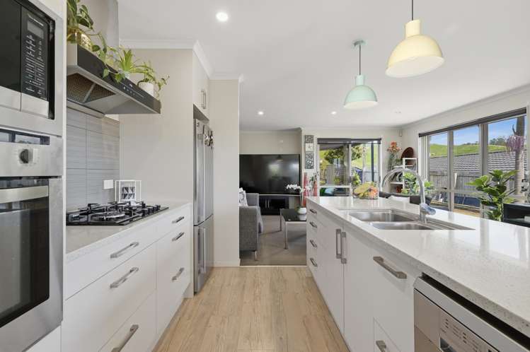 208 Ballintoy Park Drive Welcome Bay_9