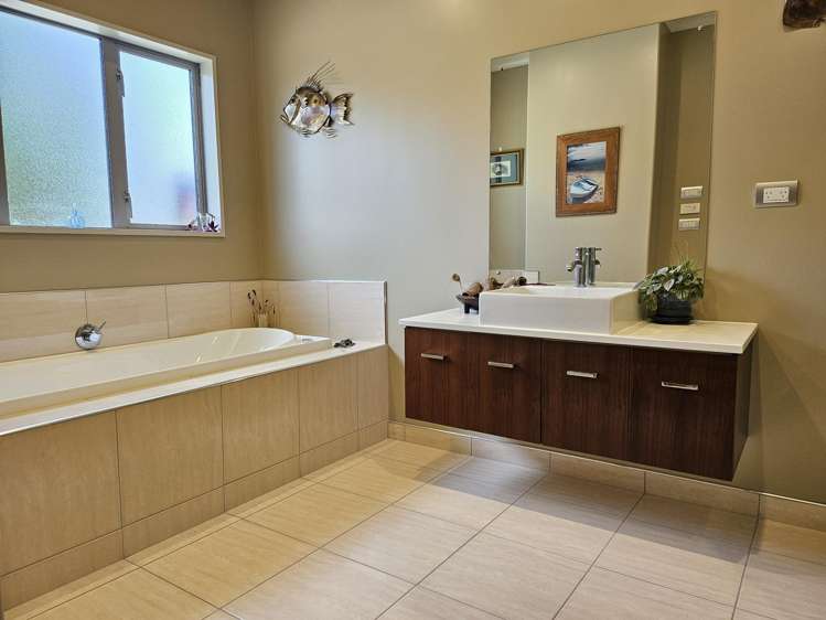 122B Rutherglen Road Paroa_6