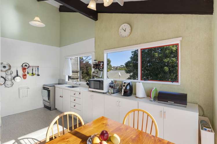 1/6 Torbay Heights Torbay_6